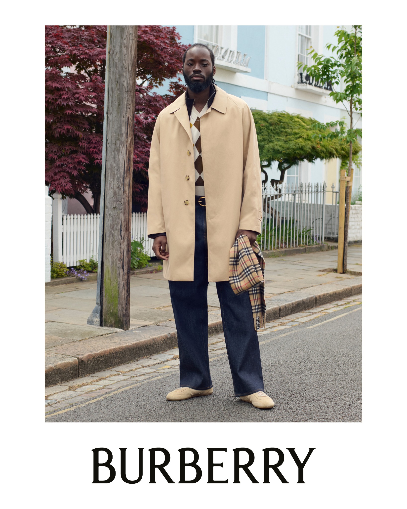 Burberry Facebook ad: Personal style meets enduring Burberry signatures