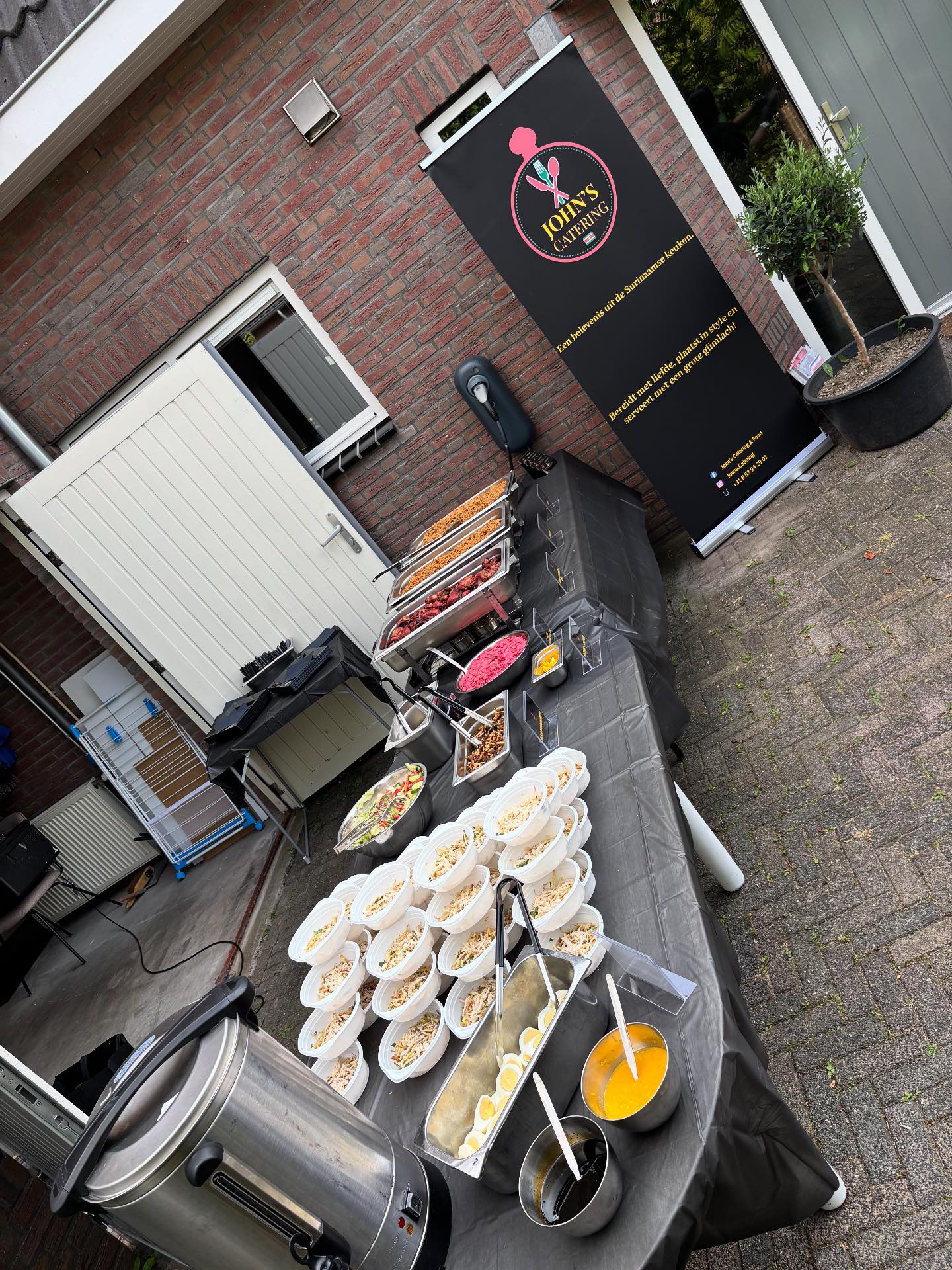 John's Catering & Food Facebook ad: � Feestje binnenkort?