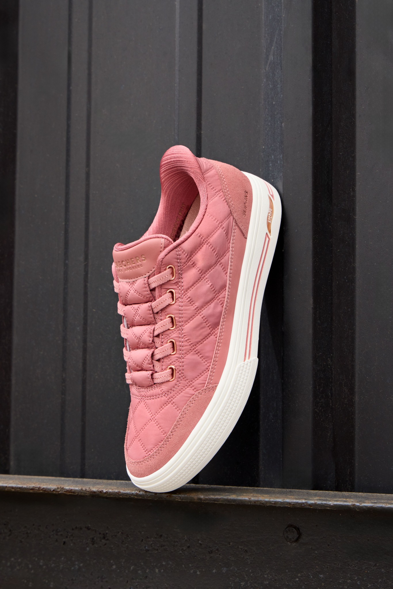 SKECHERS Facebook ad