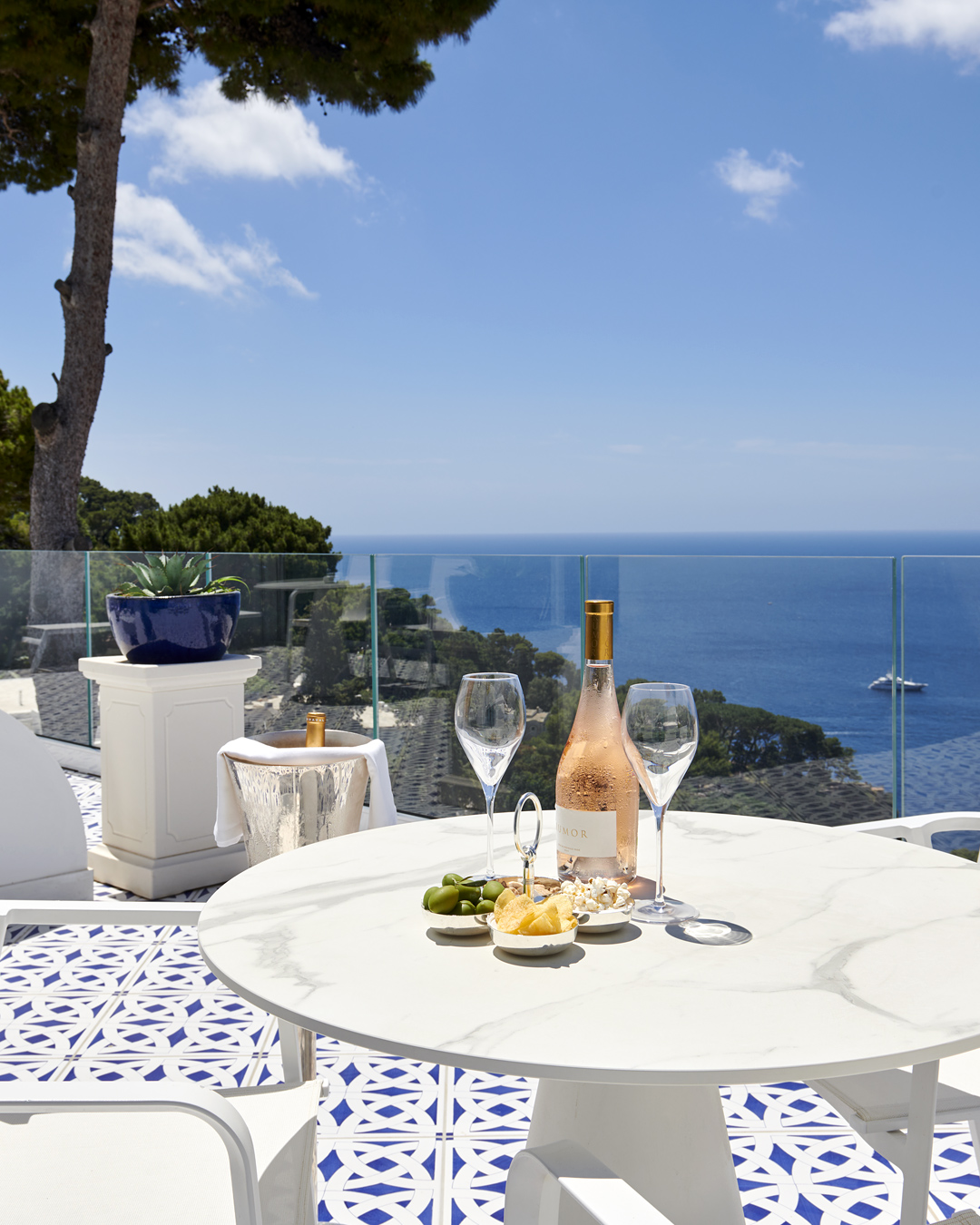 Hotel Scalinatella Facebook ad: Emotion Prestige Junior Suite.