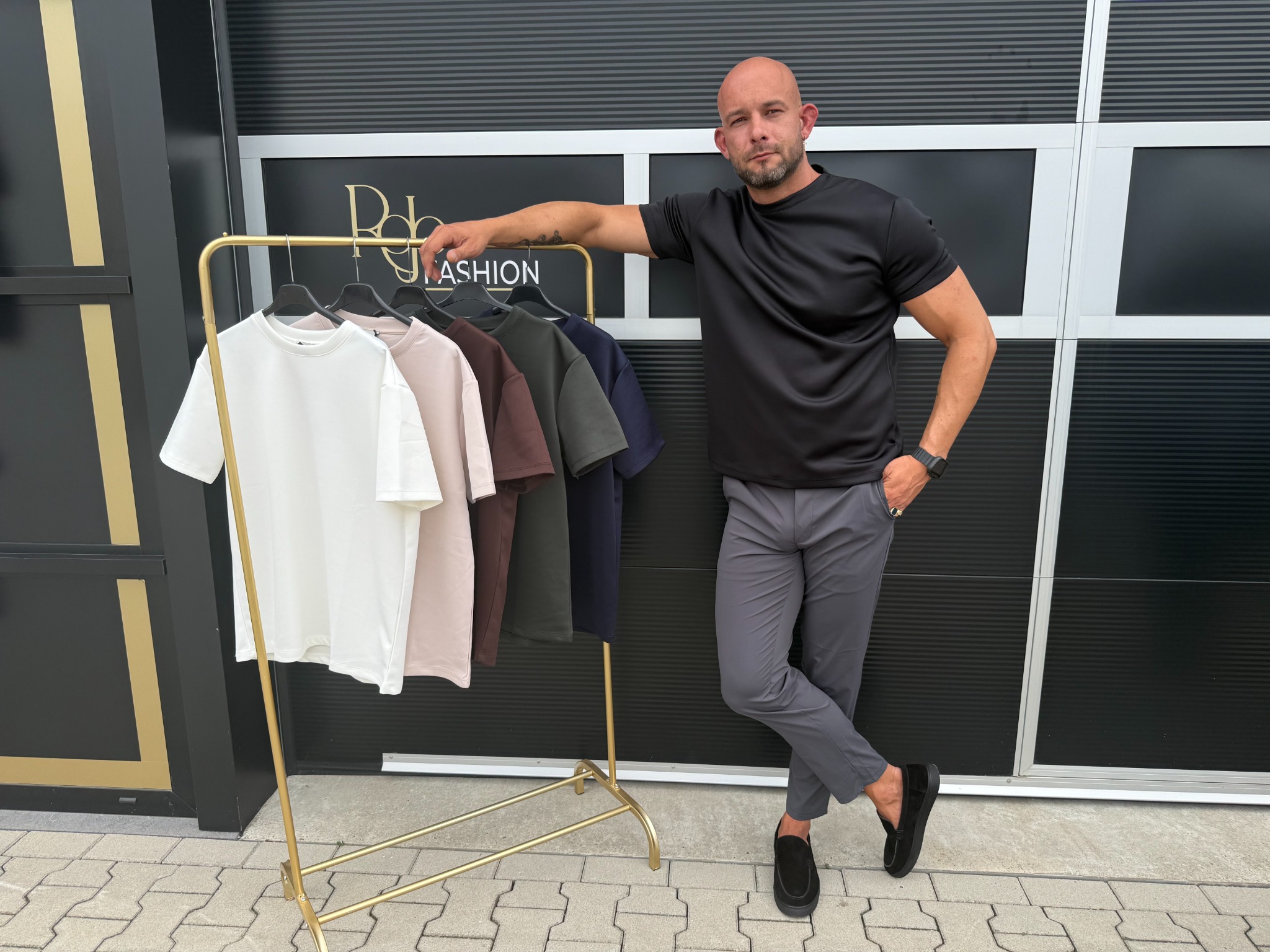 RoJo Fashion Facebook ad: Premium Shine T-Shirts. Scherp Geprijsd.