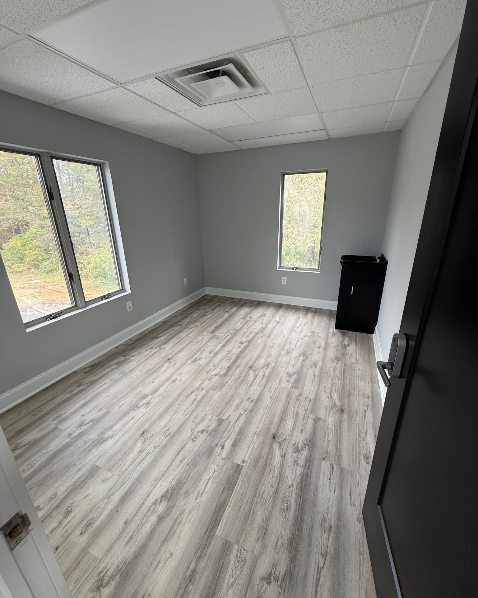 Lauren Liberi Facebook ad: All Inclusive Office Space & Salon/Beauty Space for Rent…