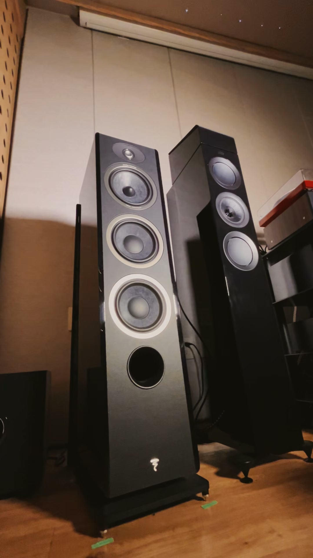 Paruno Facebook ad: 15% OFF en bocinas HiFi