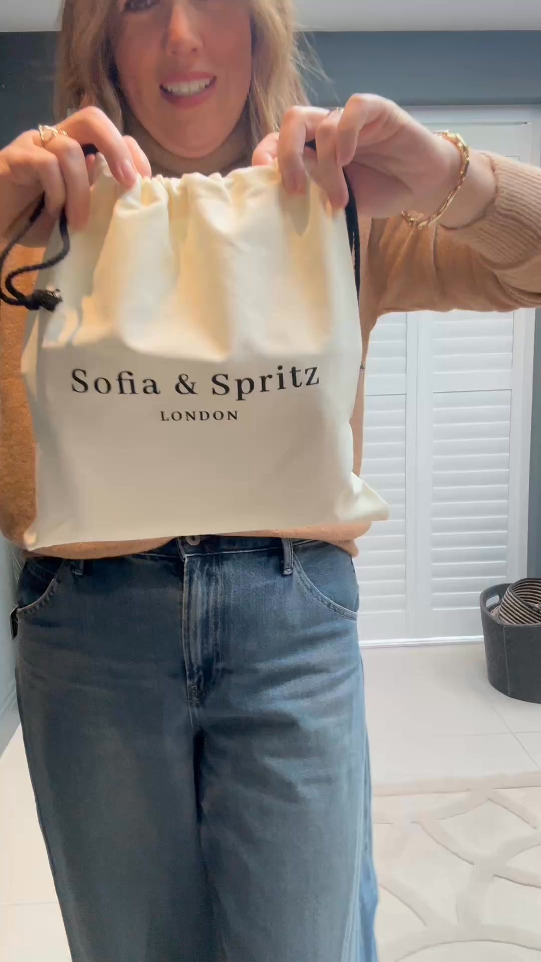Sofia & Spritz Facebook ad: All colours are selling out fast