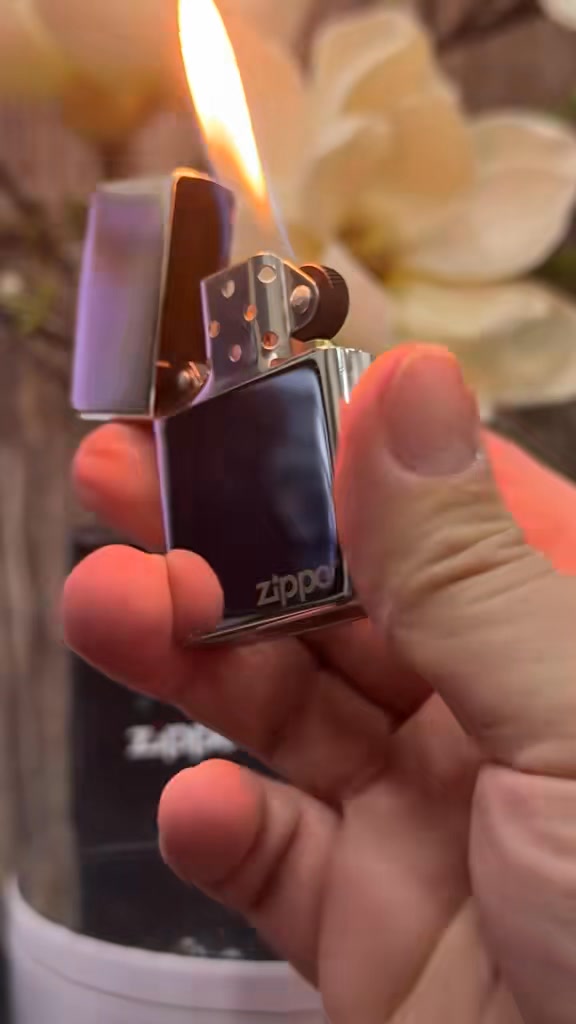 Zippo USA Facebook ad: ZIPPO USA CHÍNH HÃNG, DEAL CỰC SỐC