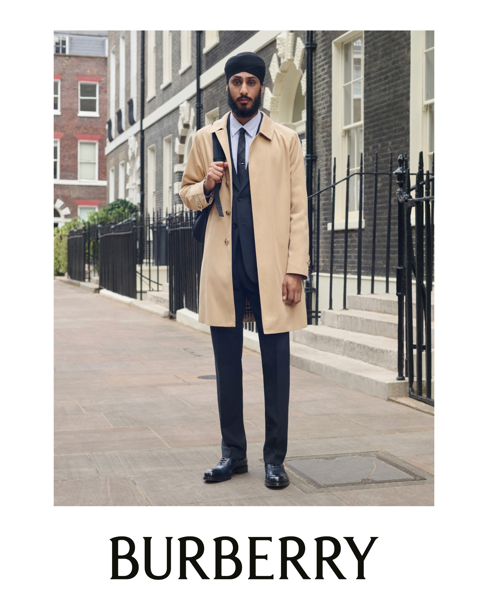 Burberry Facebook ad: A fresh expression of signature outerwear designs