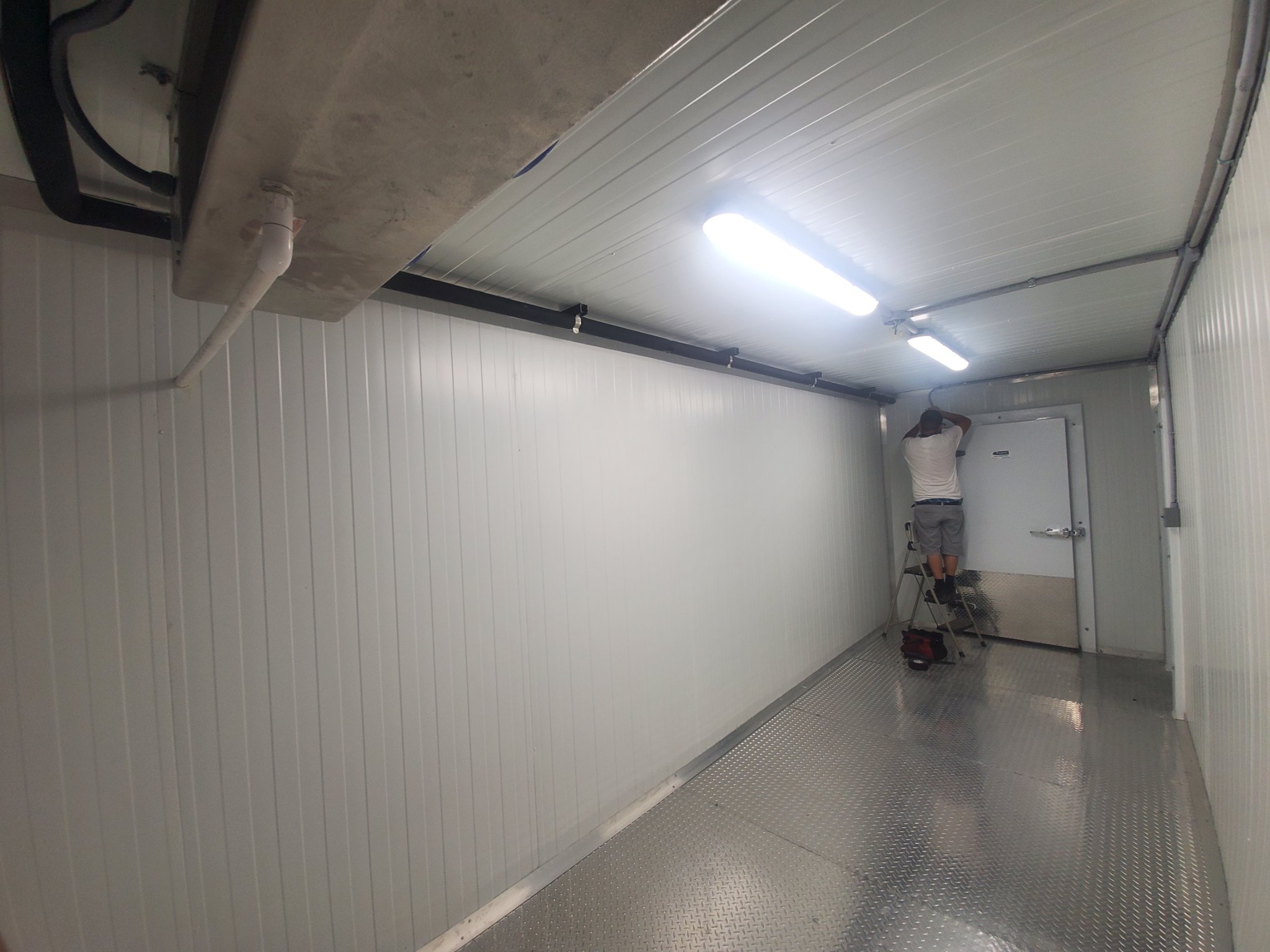 Charles Granobles Facebook ad: 10x10x8 walk in cooler with personal door
