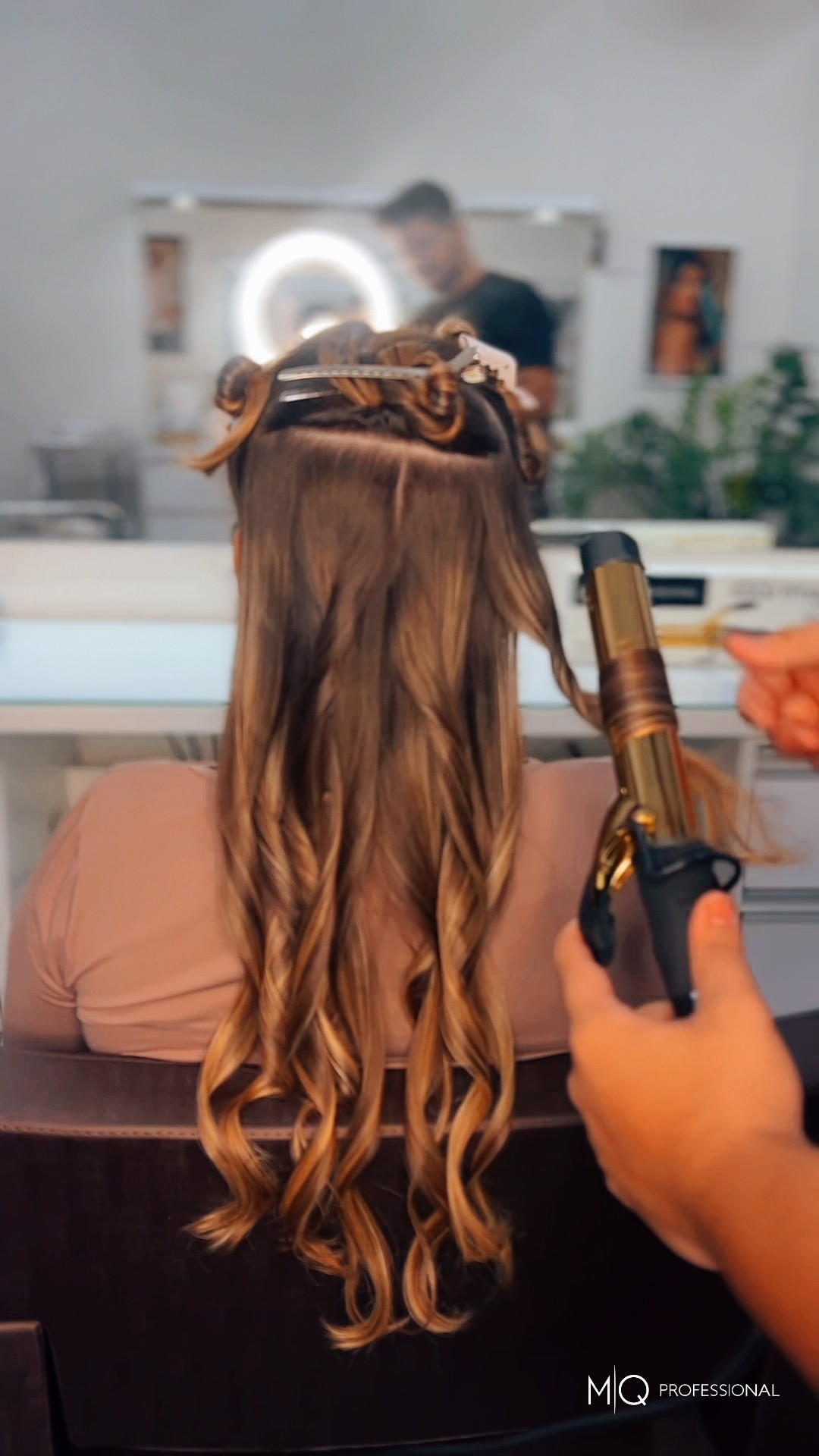 MQ Professional Hair Styling Facebook ad: Dica de ouro com o Gold Titanium!⁣