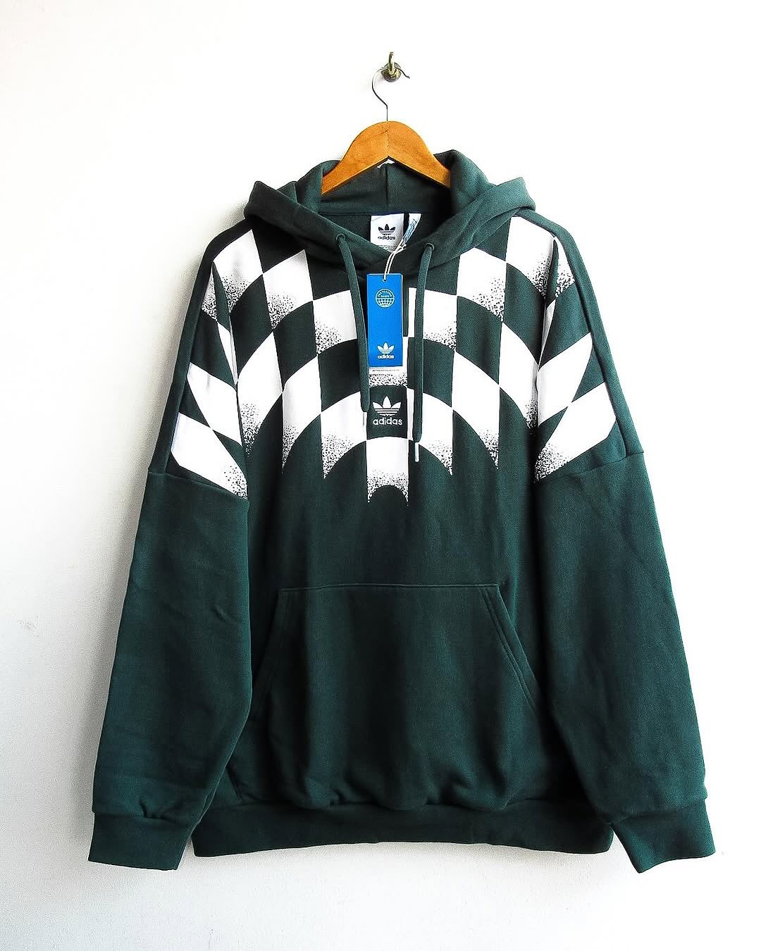 hype_zoneclothing Facebook ad: Buzo Adidas Originals auténtico ¡Aprovecha el precio de…