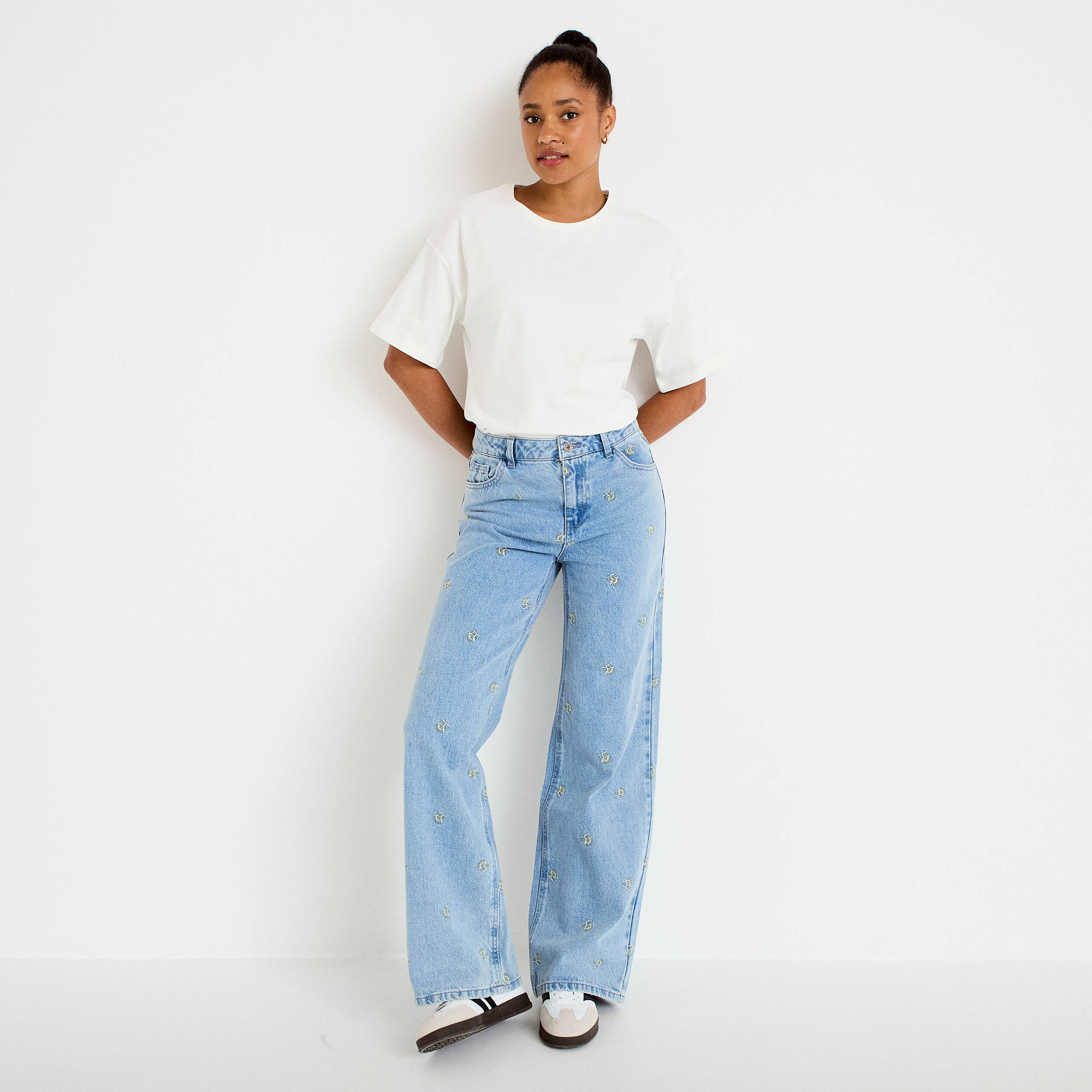 Cache Cache Facebook ad: Jean wide leg taille haute brodé bleu femme