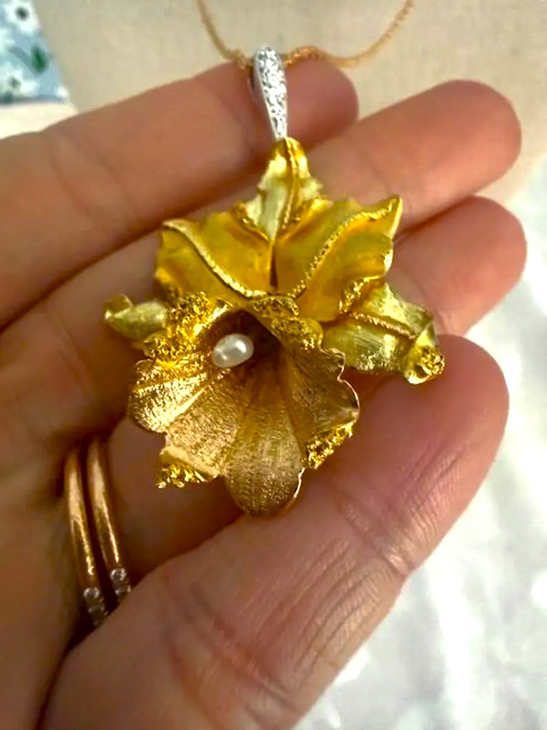 Sophia Martin Jewelry Facebook ad: The most meaningful jewelry already has a history.