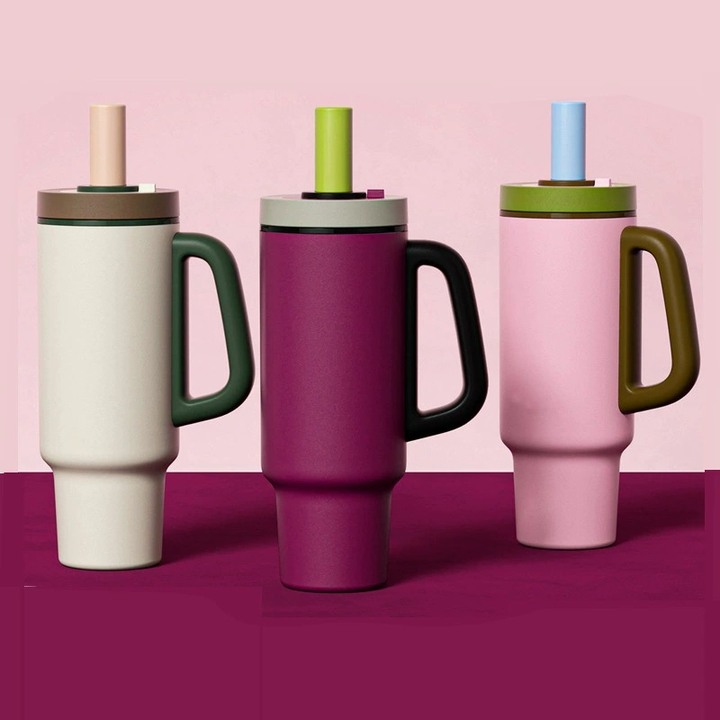 Yungogo1one Facebook ad: This huge thermal mug keeps drinks hot or…