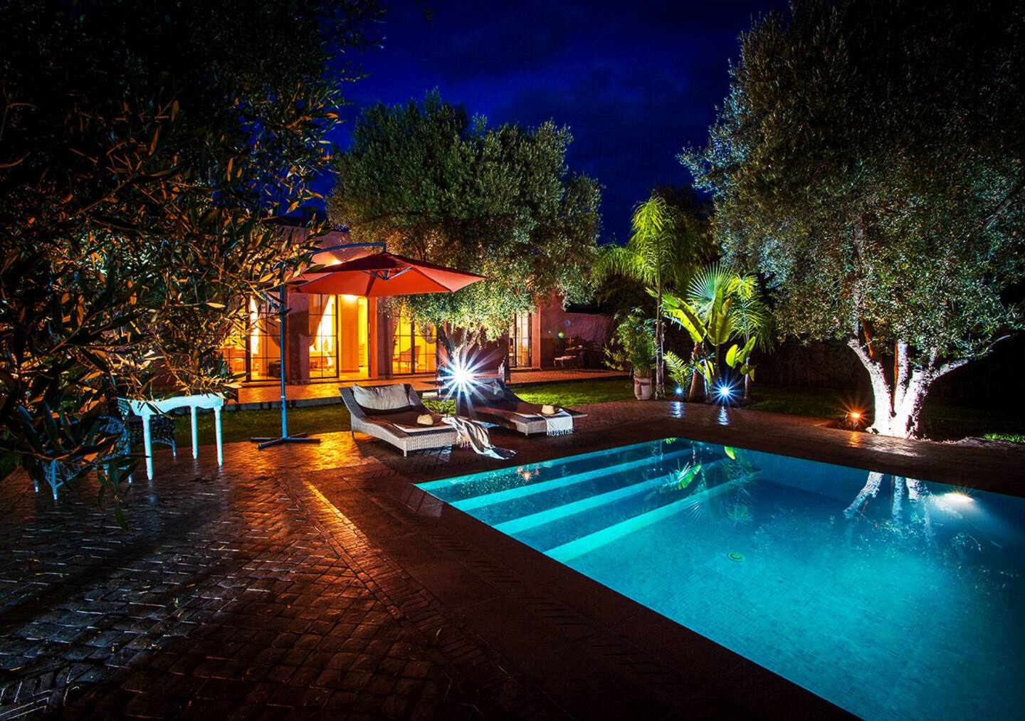 Villa Pashmina Facebook ad