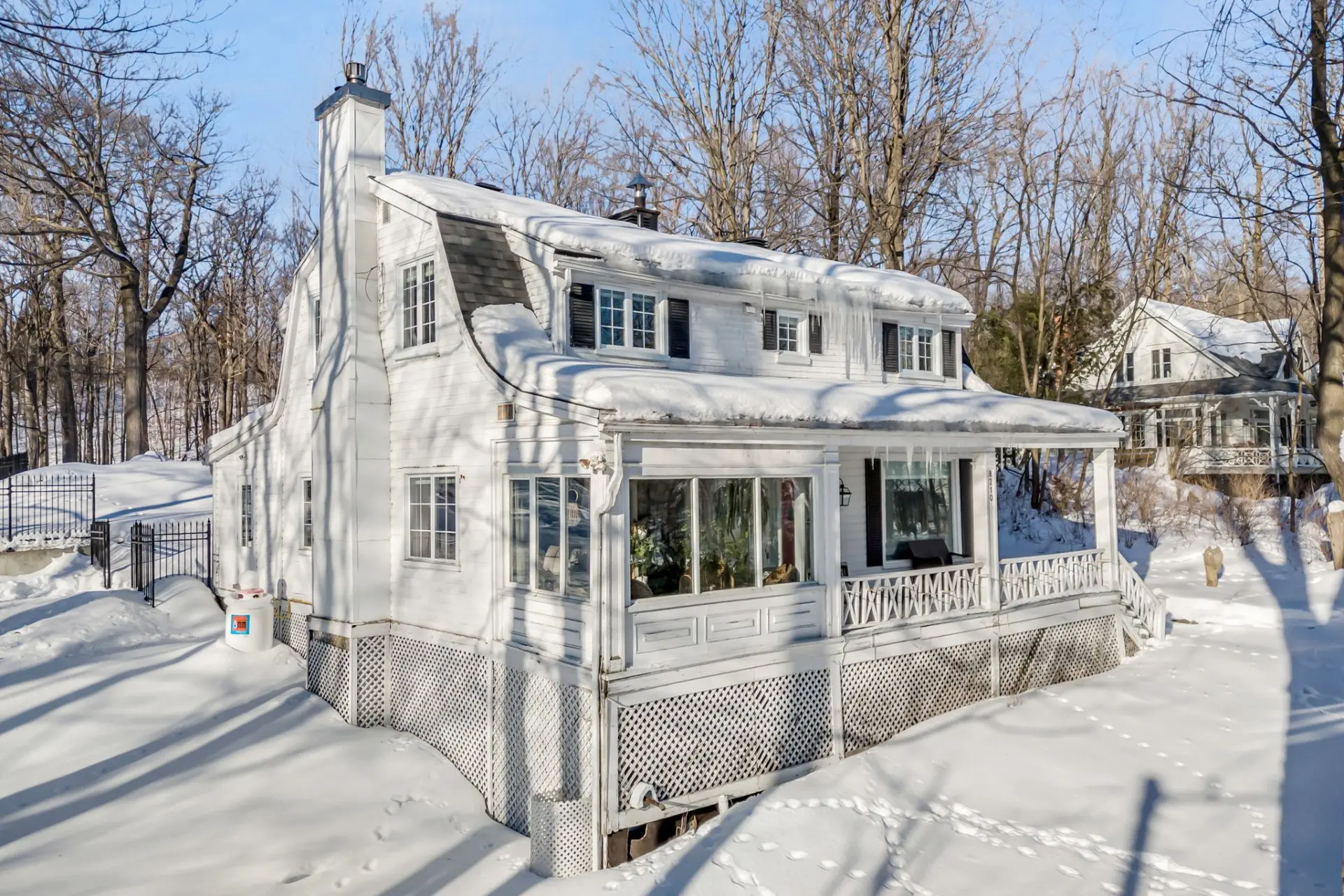 Engel & Völkers Montréal Québec Facebook ad: Le luxe à QUÉBEC c'est 𝗘&𝗩!