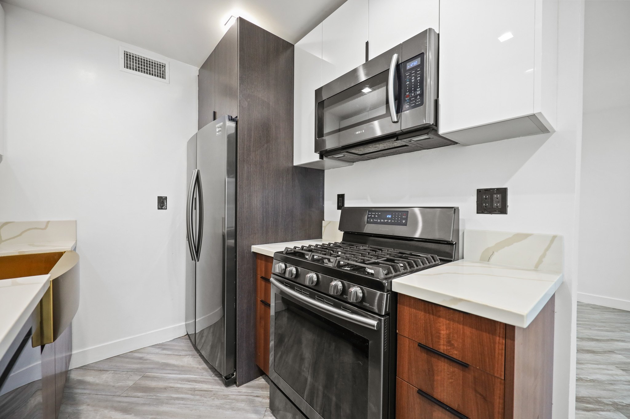 Jerry Fink Facebook ad: 1 Bed 1 Bath Apartment