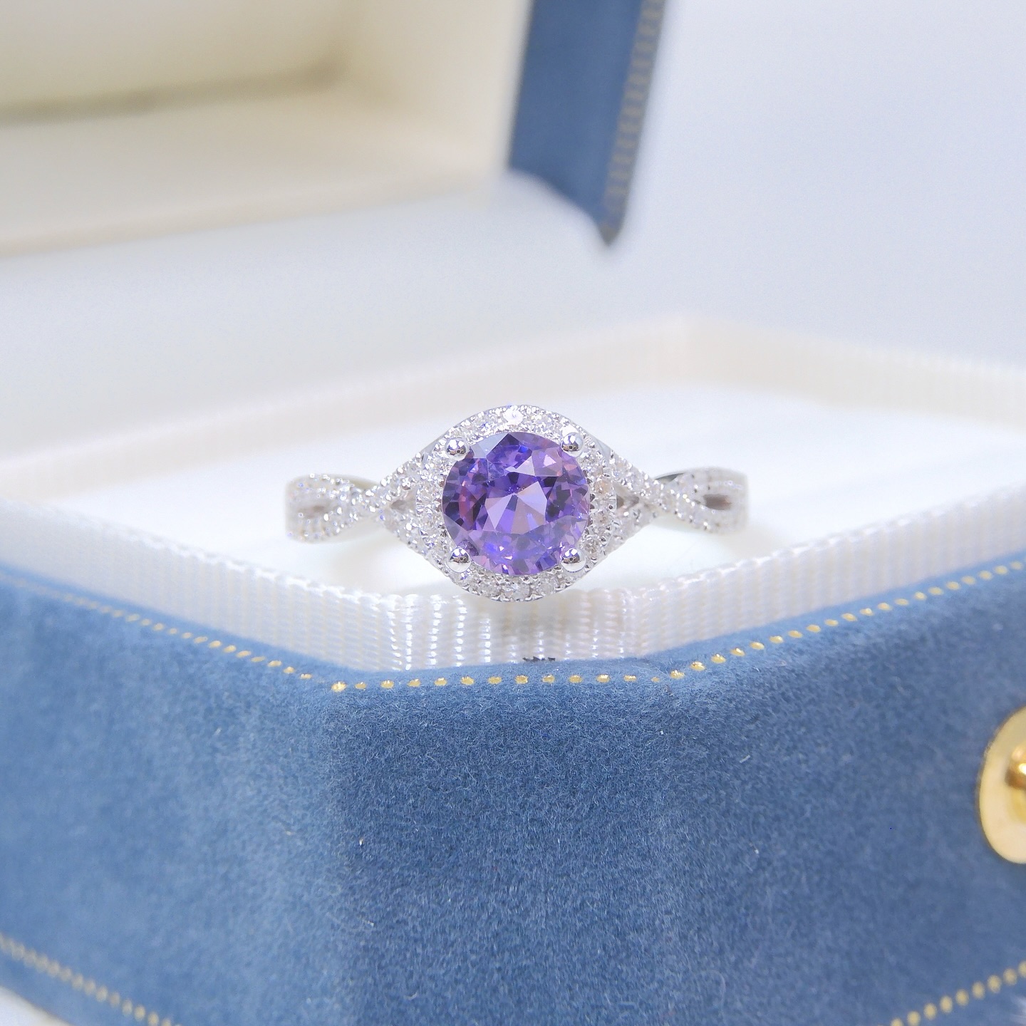 Aloha Jewellery Facebook ad: 有齊破卡、無燒、色澤光彩要素
