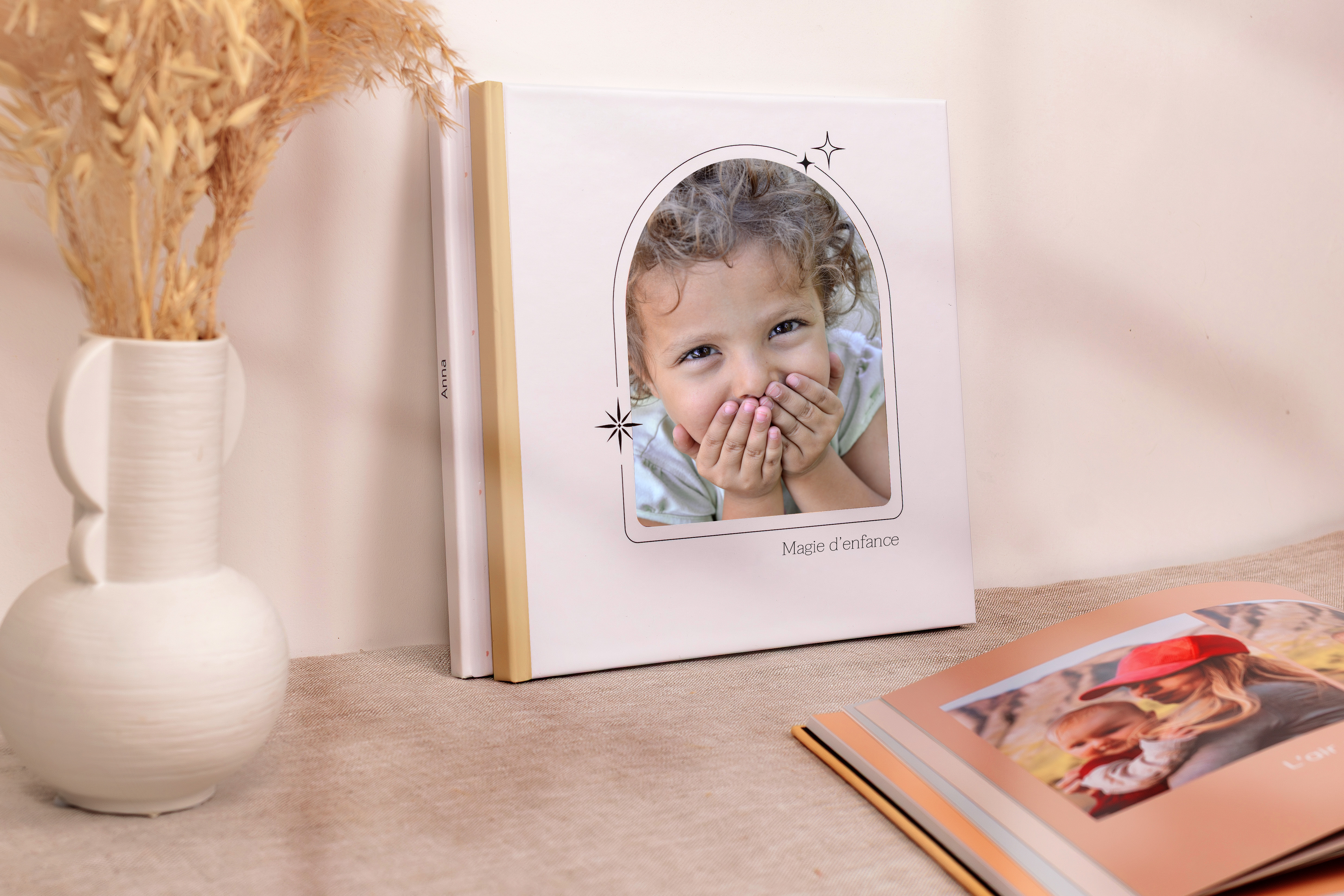 Photoweb Facebook ad: Créez un livre photo qui vous ressemble, avec…