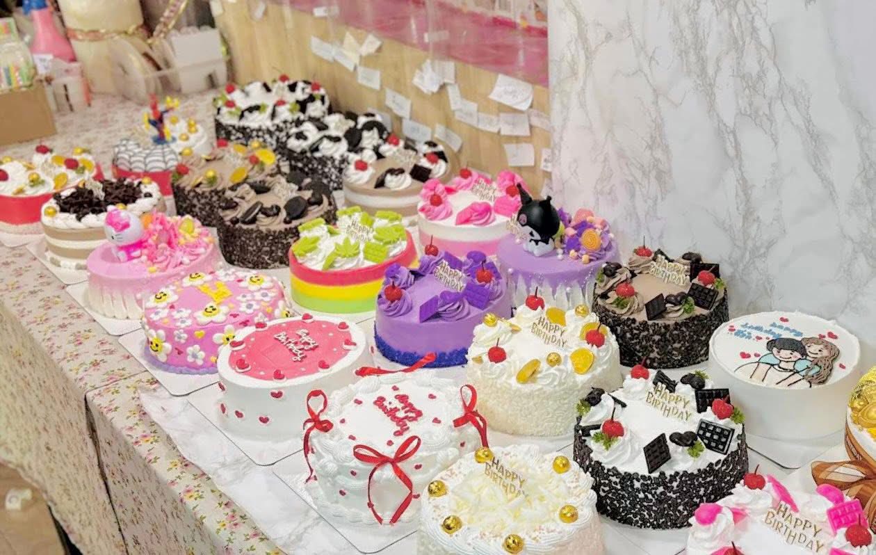 Pawee Cakes Phuket Facebook ad: พาวี่เค้ก สาขากะทู้ Pawee Cakes Phuket