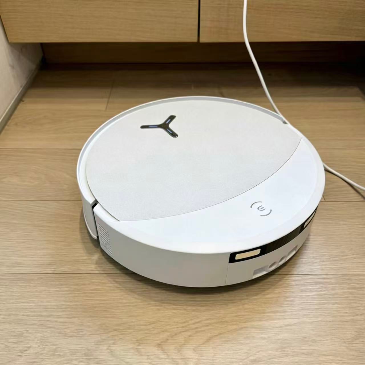 ECOVACS ROBOTICS Facebook ad