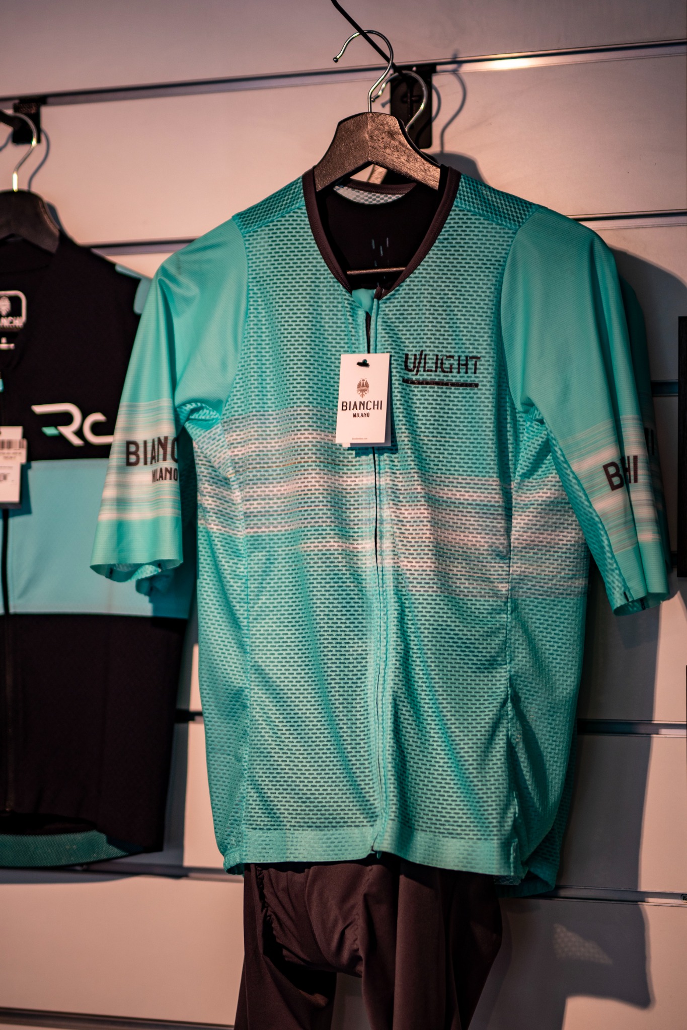 MuntBikes Arenys Cycling Facebook ad from Dec 1, 2025