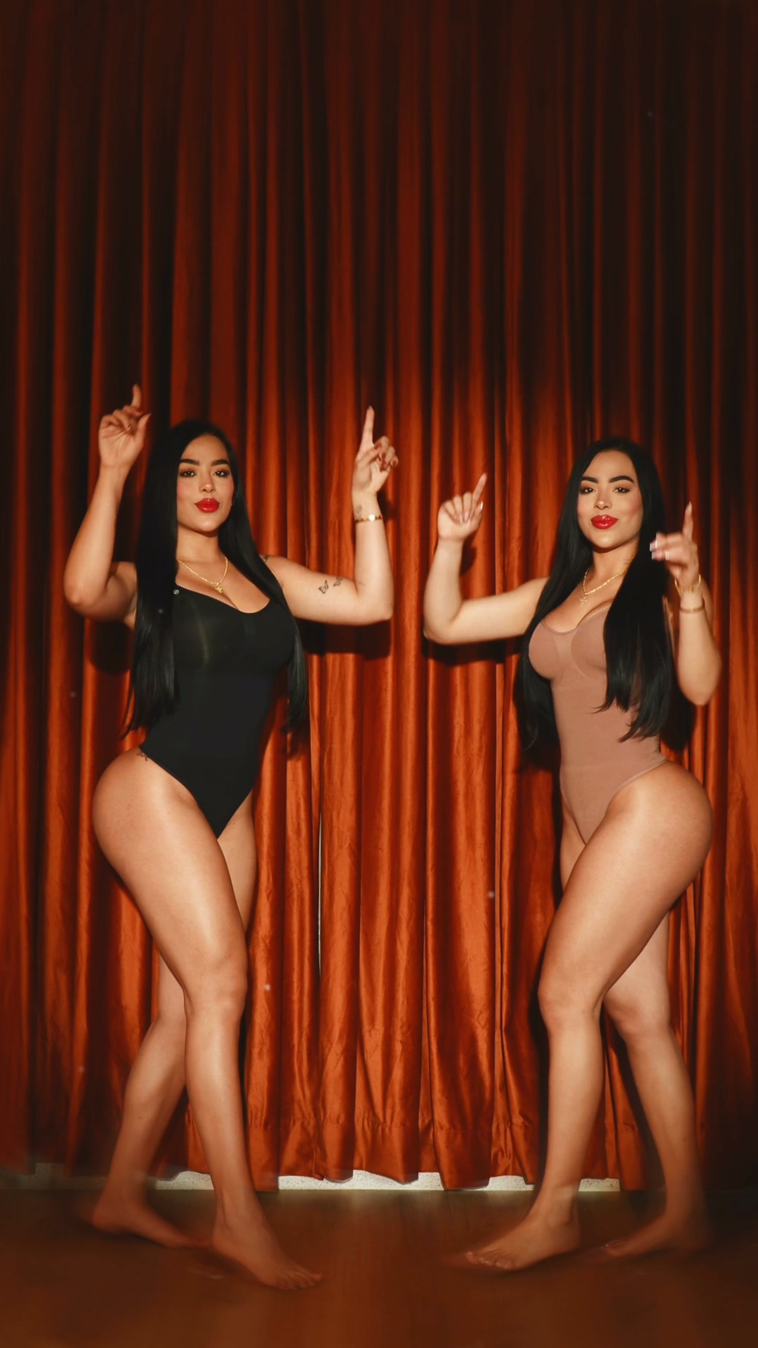 Fajas Salome La Original Facebook ad: Seis looks, un solo body.