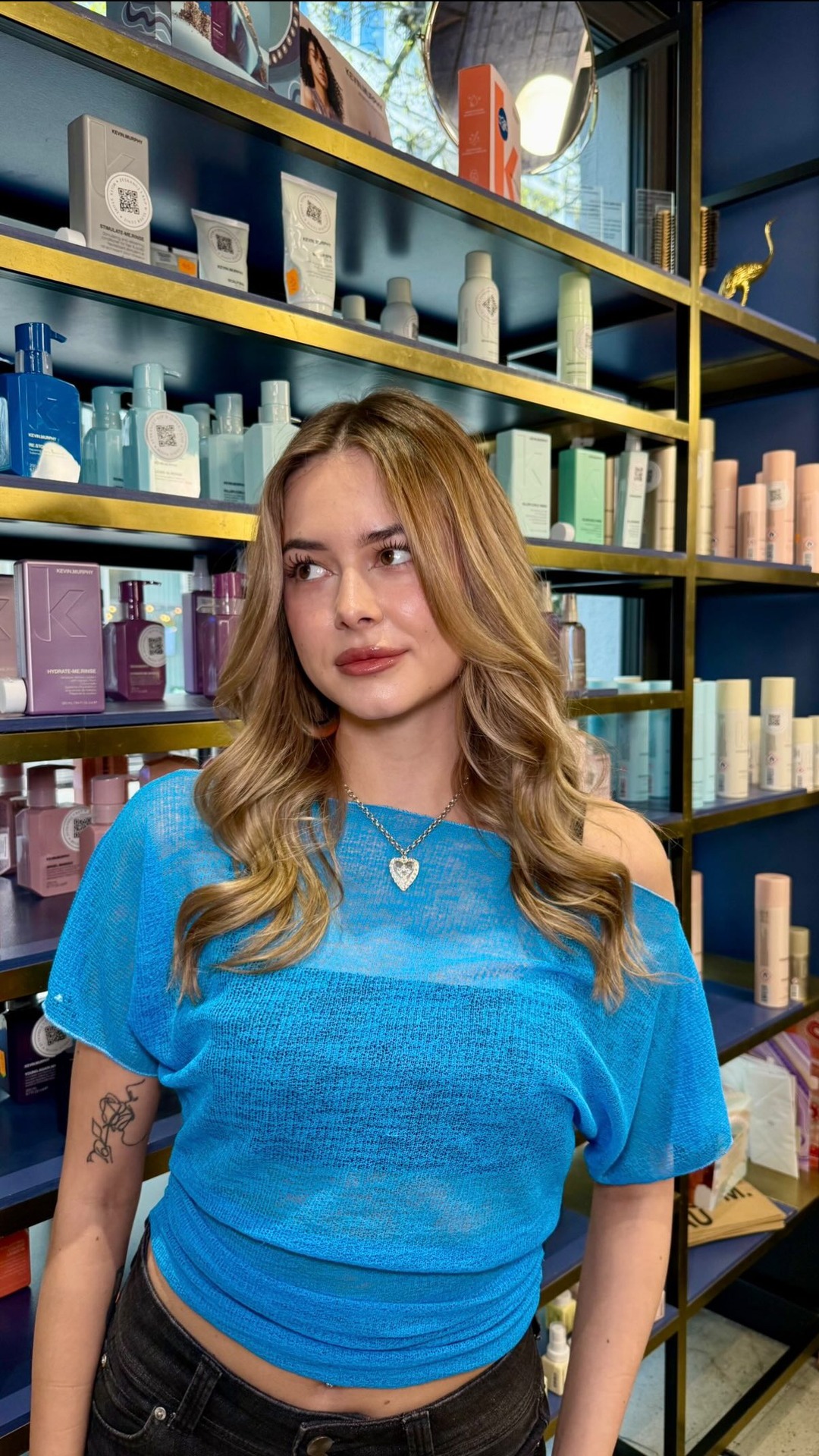 1909fryzjerzy Facebook ad: Kamila @kamila.lapa przyszła do stylistki Karoliny z celem