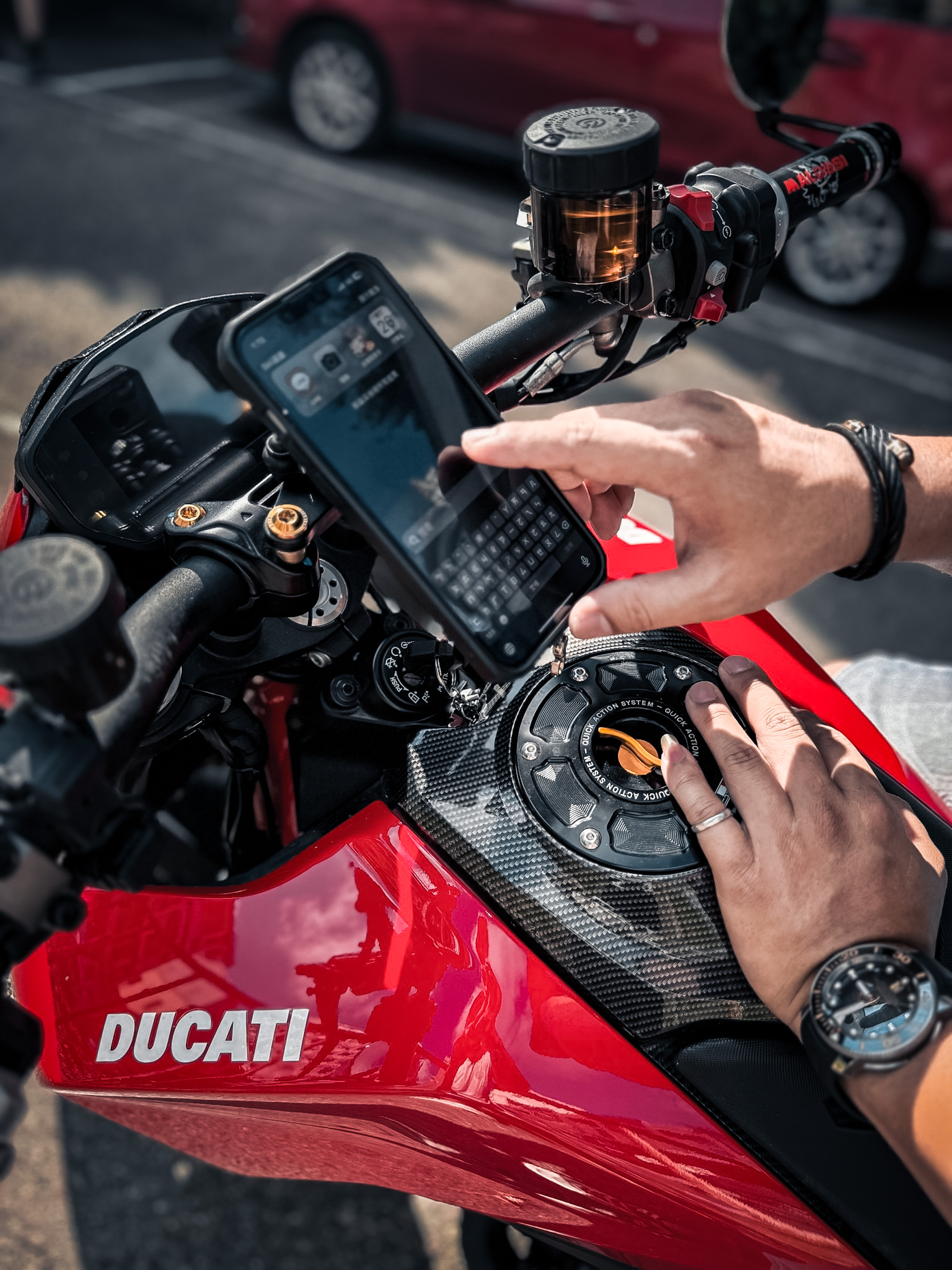 X-Guard tw Facebook ad: Ducati Hypermotard 950 實裝 X-Guard