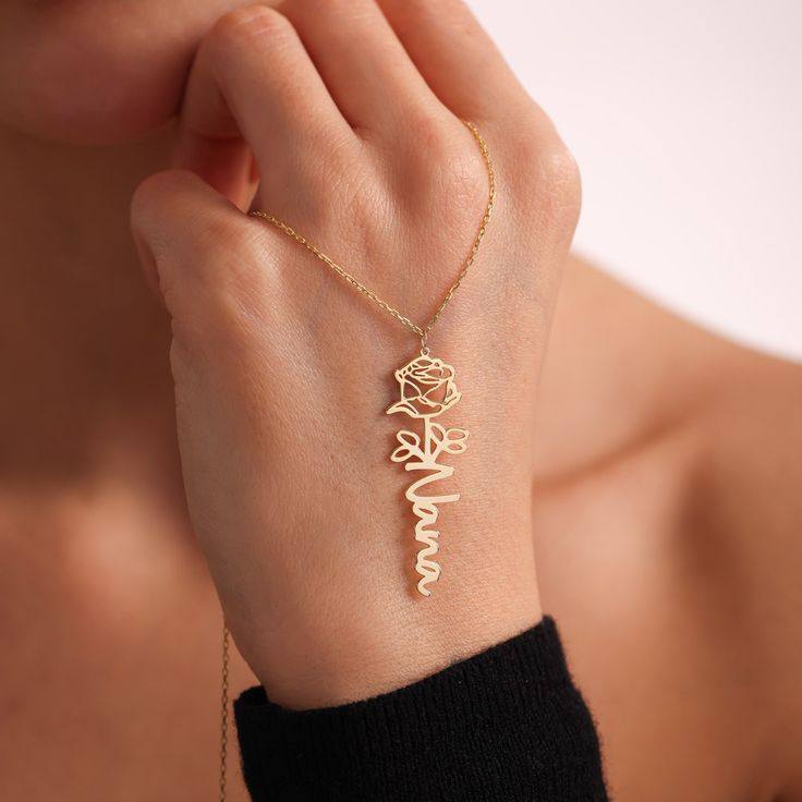 karma jewelry Facebook ad: Collier prénom fleur personnalisé