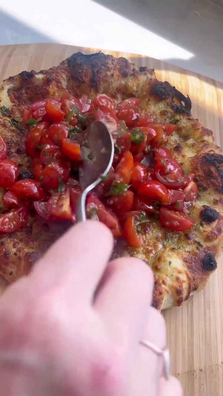 Ooni Facebook ad: The pizza ovens everyone’s talking about