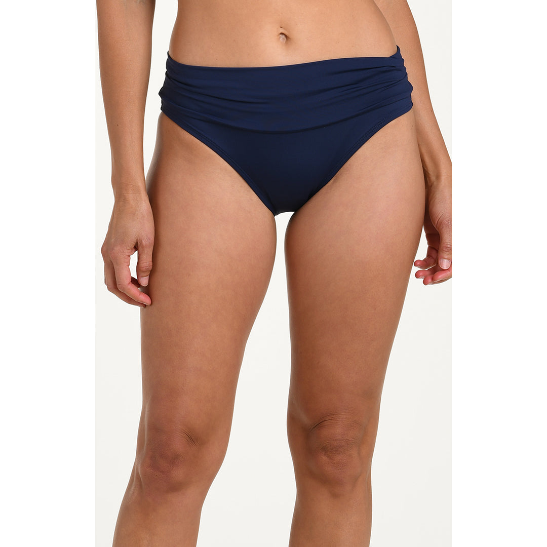 La Blanca Facebook ad: Classic styles, built for the modern woman.