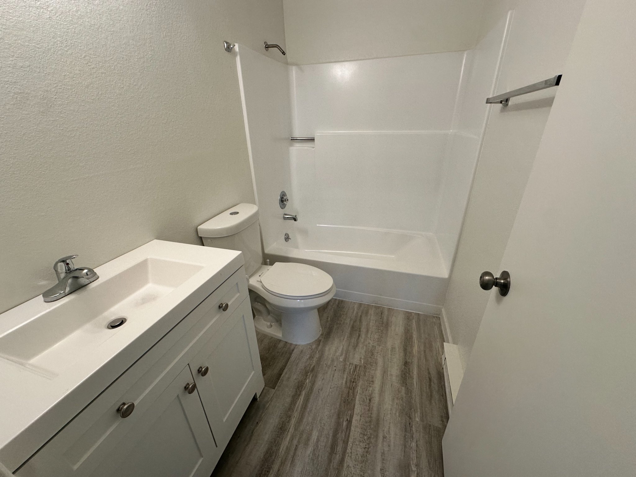 Sierra Kamitomo Facebook ad: 3 Beds 2 Baths Apartment