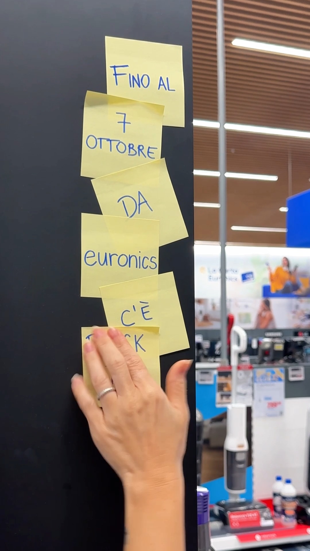 Euronics Italia Facebook ad: Non sappiamo più come dirtelo: i nostri prodotti…