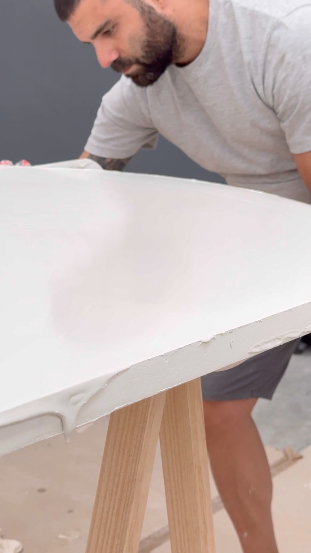 Marlot Baus Facebook ad: Microcement Tables