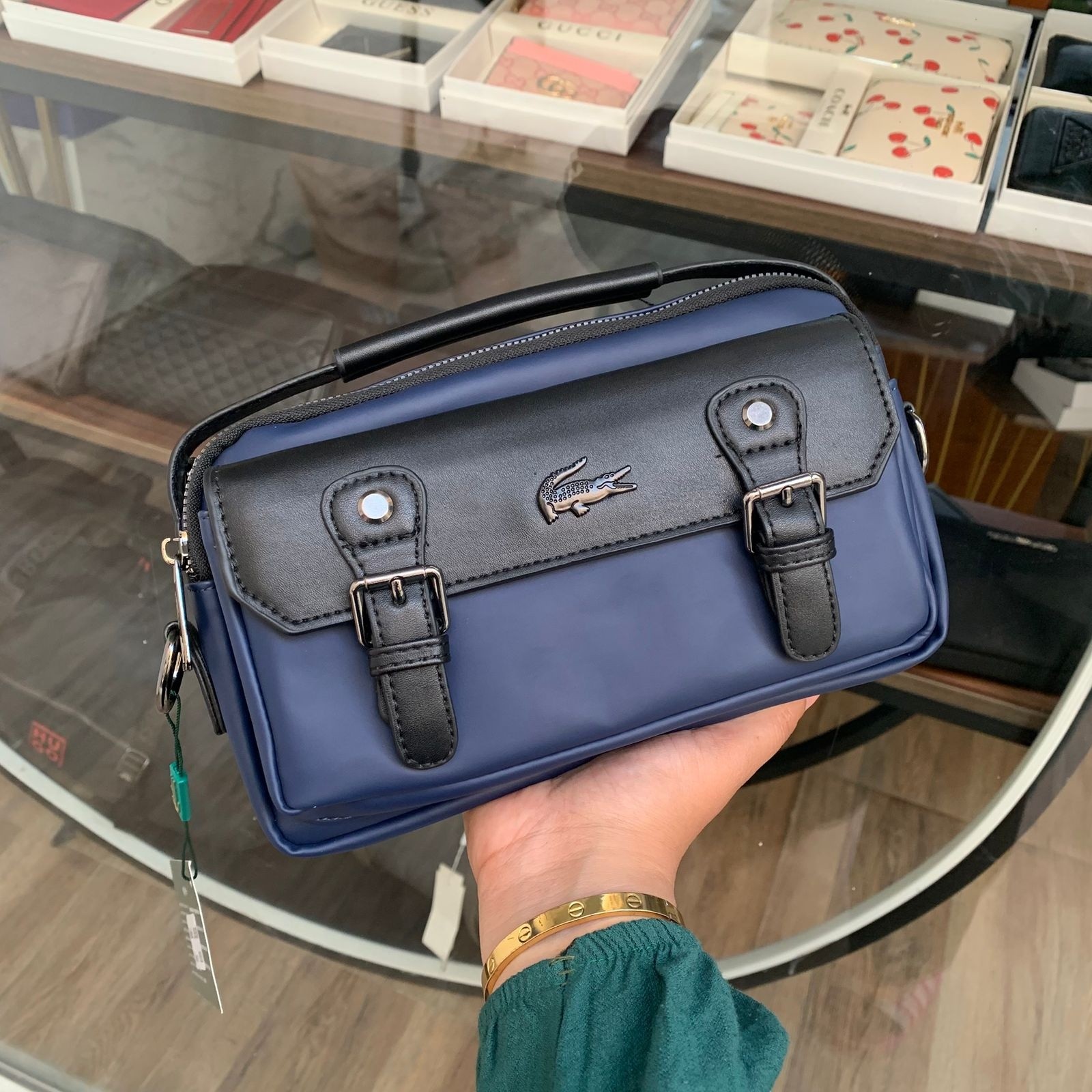 Reem store eg Facebook ad: العملية والشياكة في قطعة واحدة!