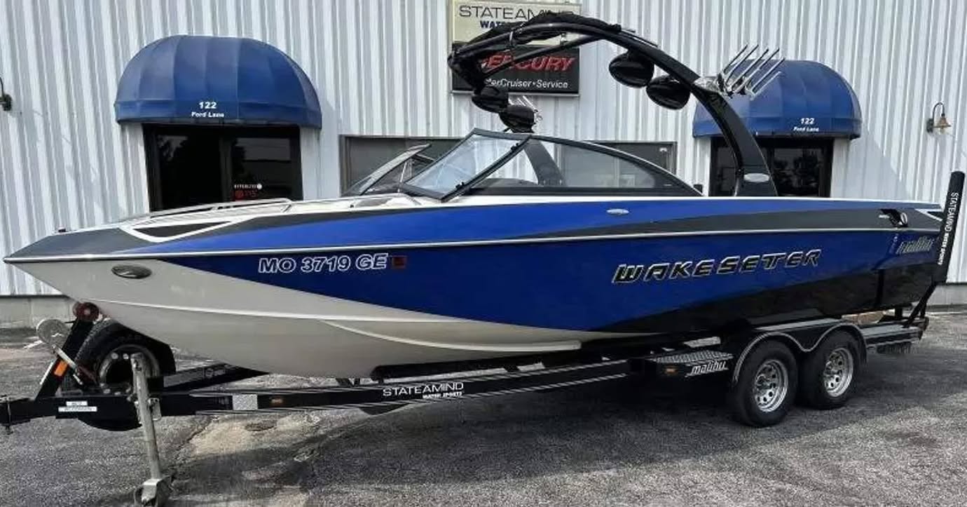 Andrew Davis Facebook ad: 2007 Malibu Wakesetter 247LSV