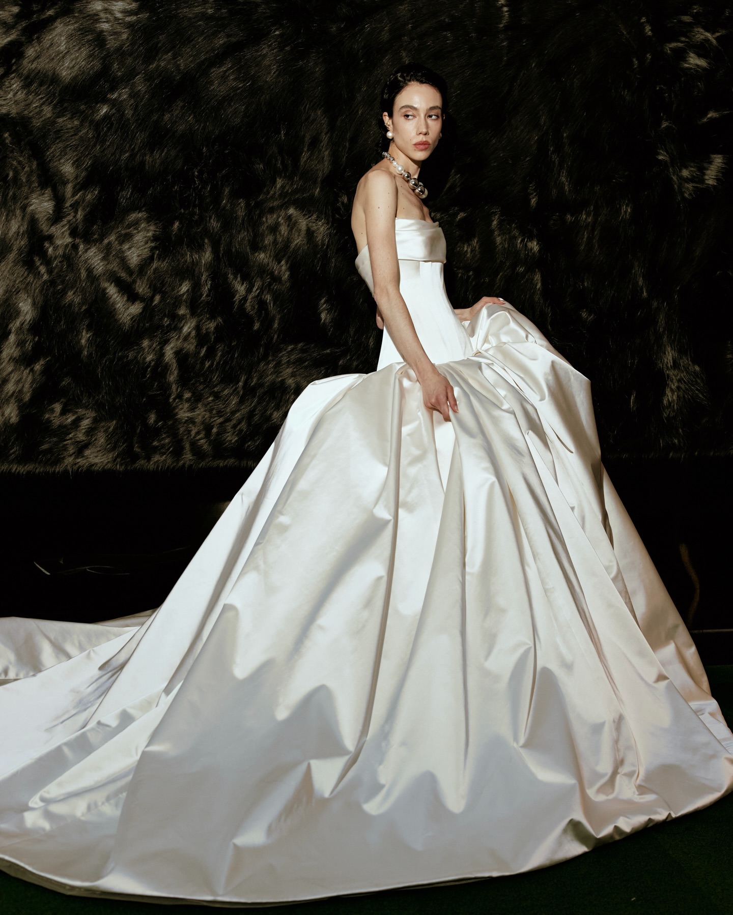 TheBride Paris Facebook ad: TheBride Paris New Sélections !