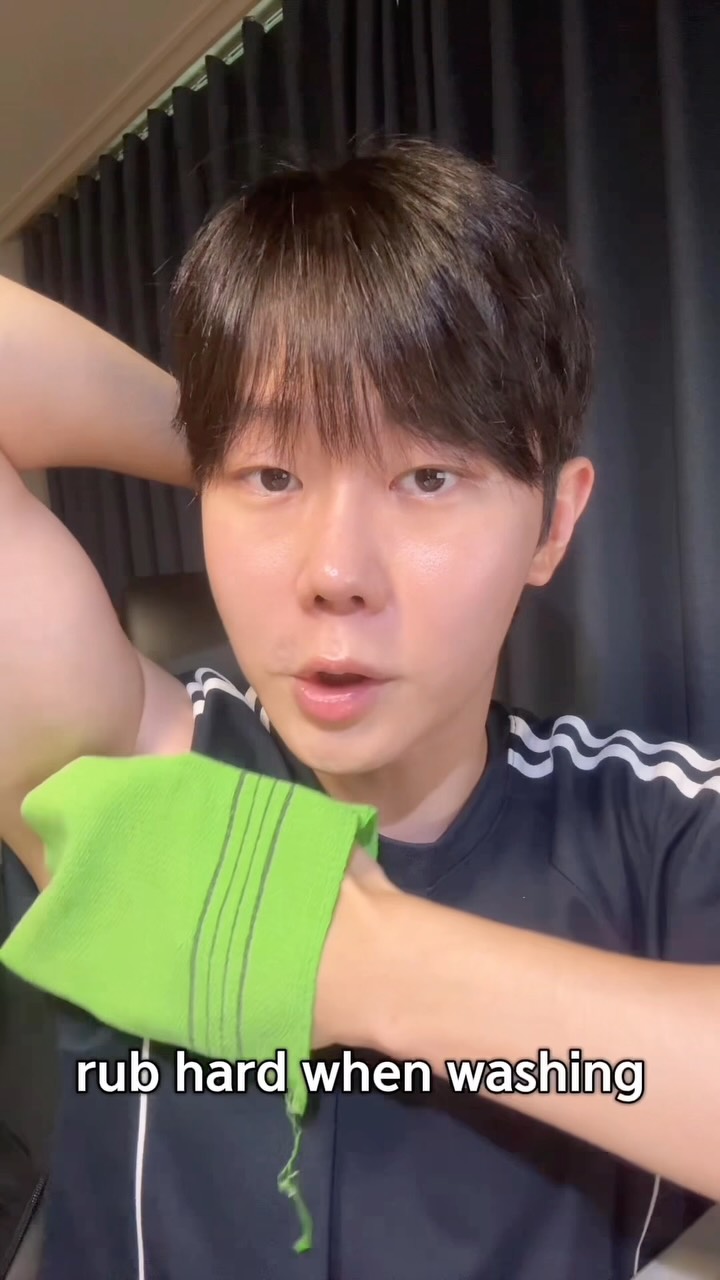Arencia Global Facebook ad: Dark armpit care?