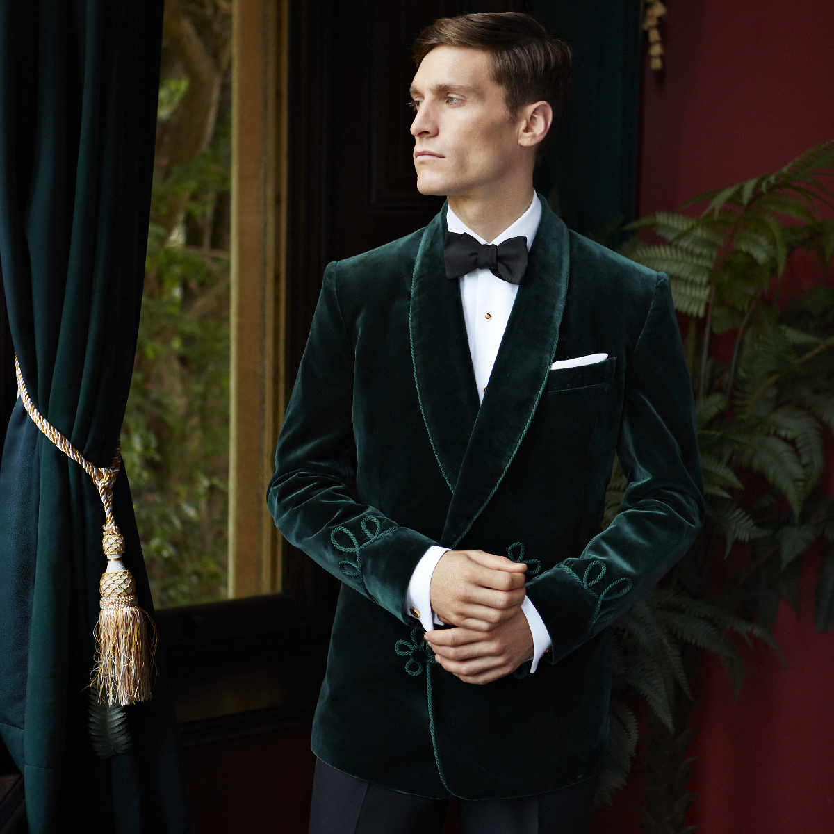 Ede & Ravenscroft Facebook ad: Luxury Tailoring by London's Oldest Tailor.