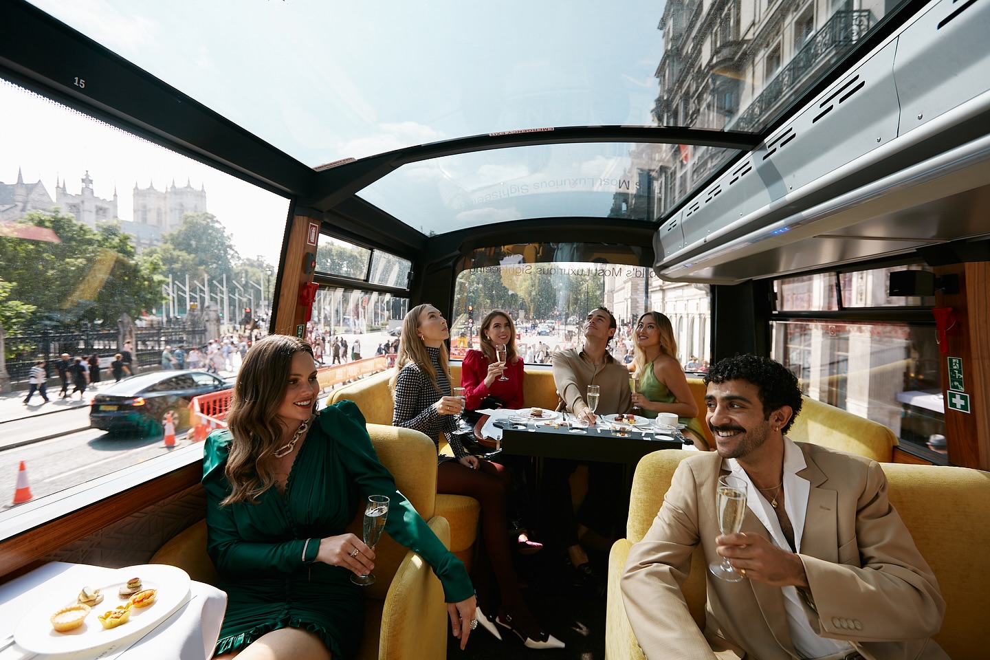 LE GRAND Facebook ad: London tours, redefined.