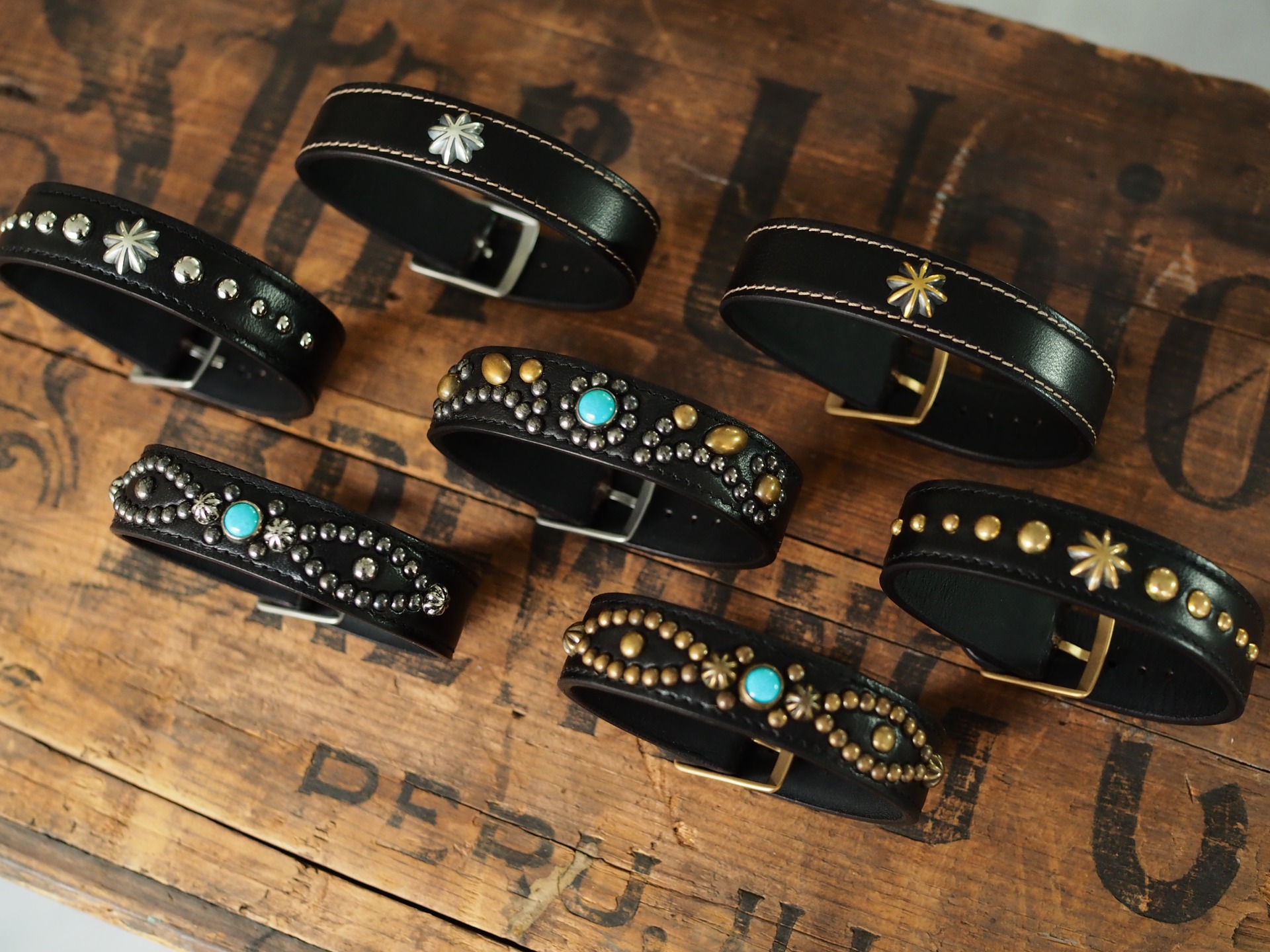 Flange Strap Facebook ad: ＜腕時計ベルト職人が作るレザーブレスレット＞