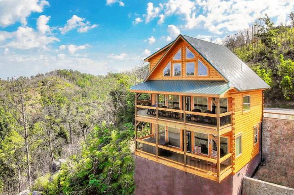 Visit My Smokies Facebook ad: Overnight vacation rental cabins in Pigeon Forge,TN
