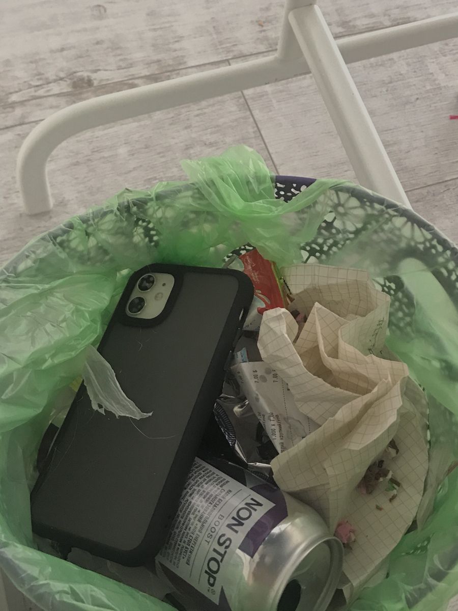 Jillane Smith Facebook ad: I sat at my desk for four hours and didn't touch my phone…