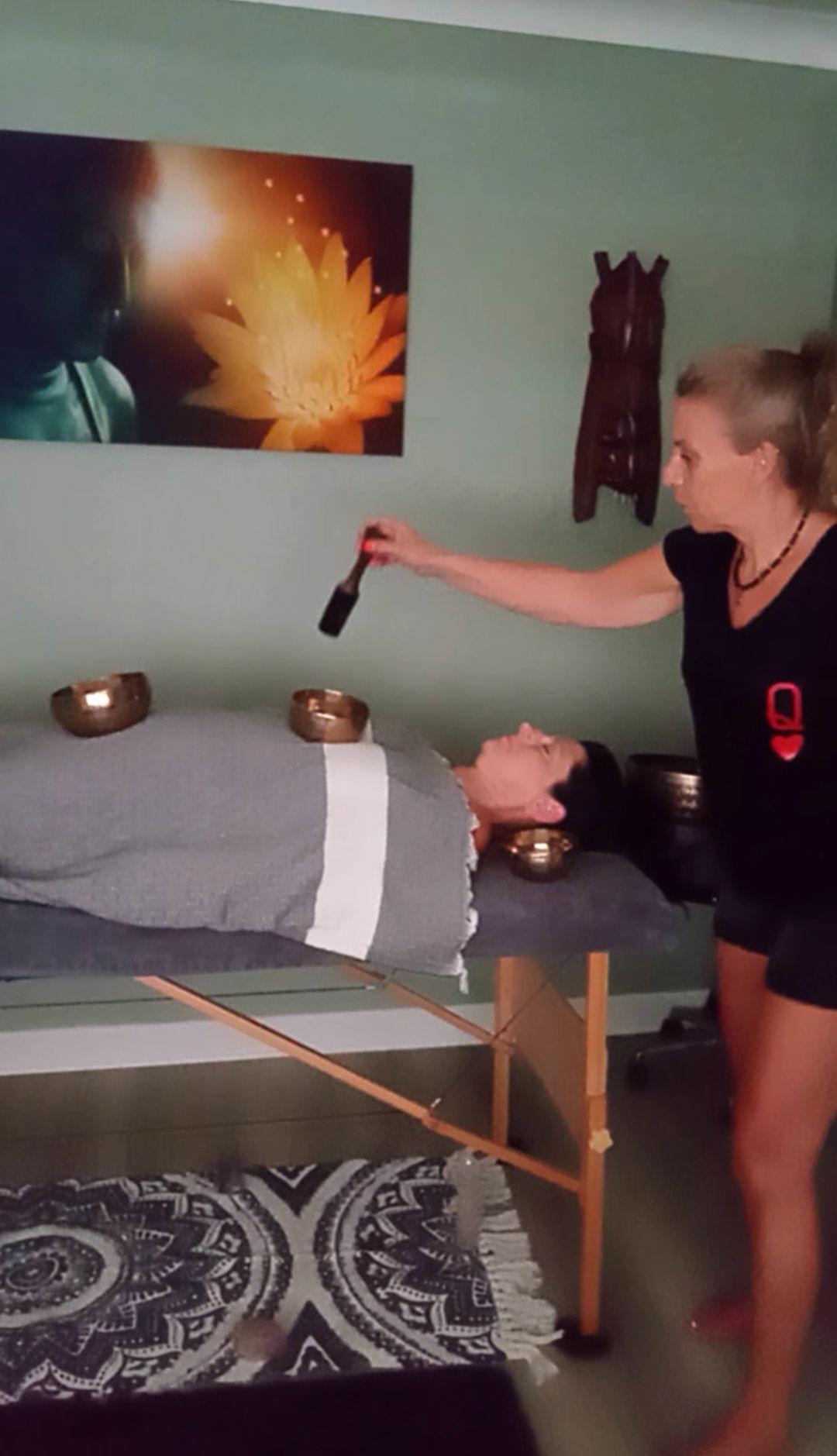 Shine Reiki Massage Facebook ad: Neem even de tijd om de buitenwereld op…