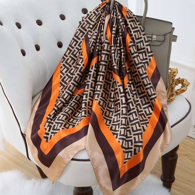 Chic Mode Facebook ad: Encore quelques foulards disponibles