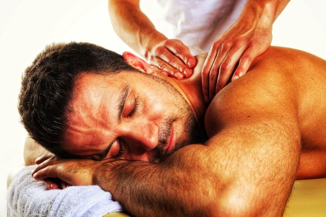 Homme pour Homme Facebook ad: Homme pour Homme Masseur pour homme, massage à domicile