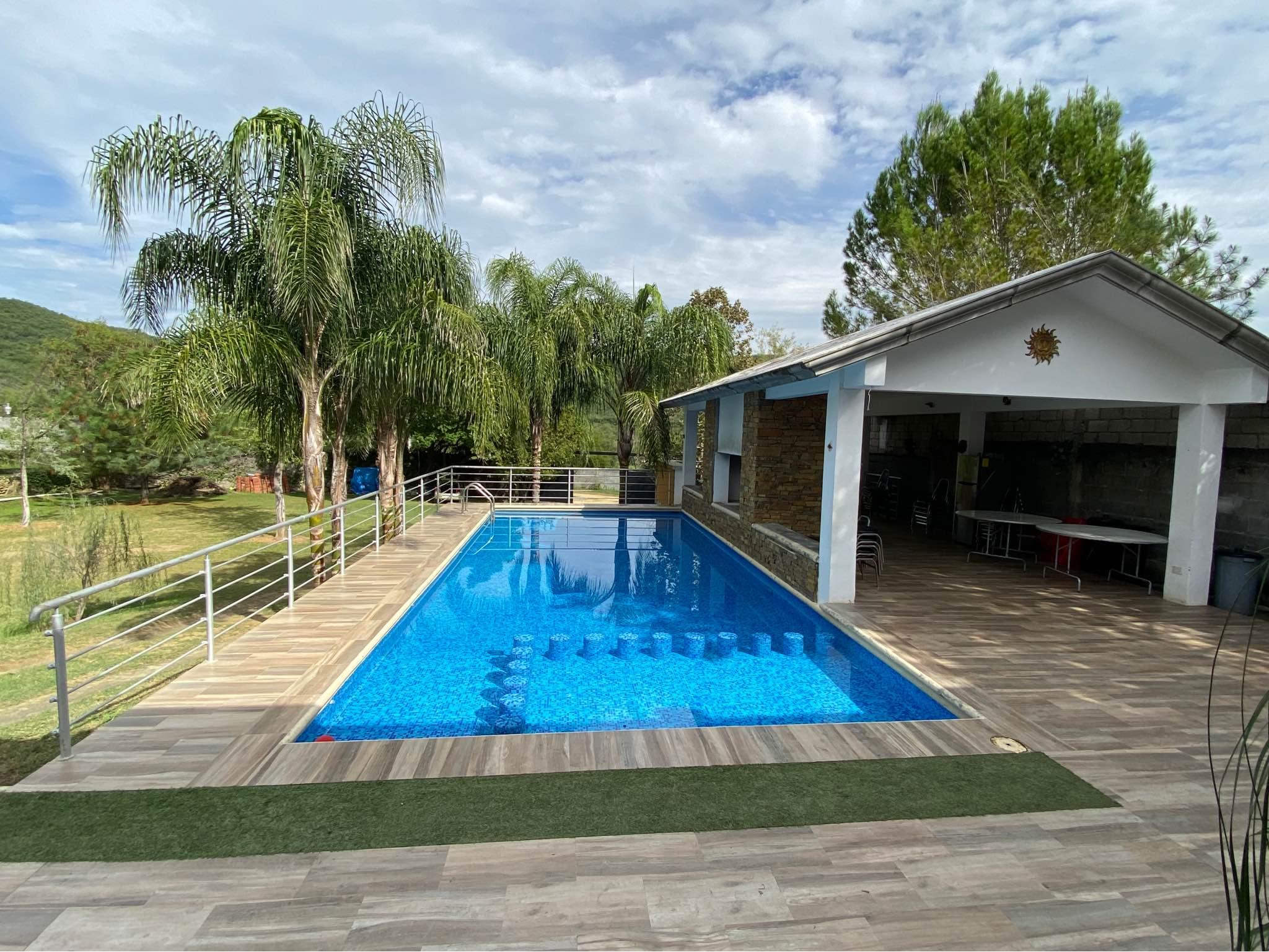 Larissa Esparza Benavides Facebook ad: Quinta en renta con estancia en el Barrial Santiago N.L