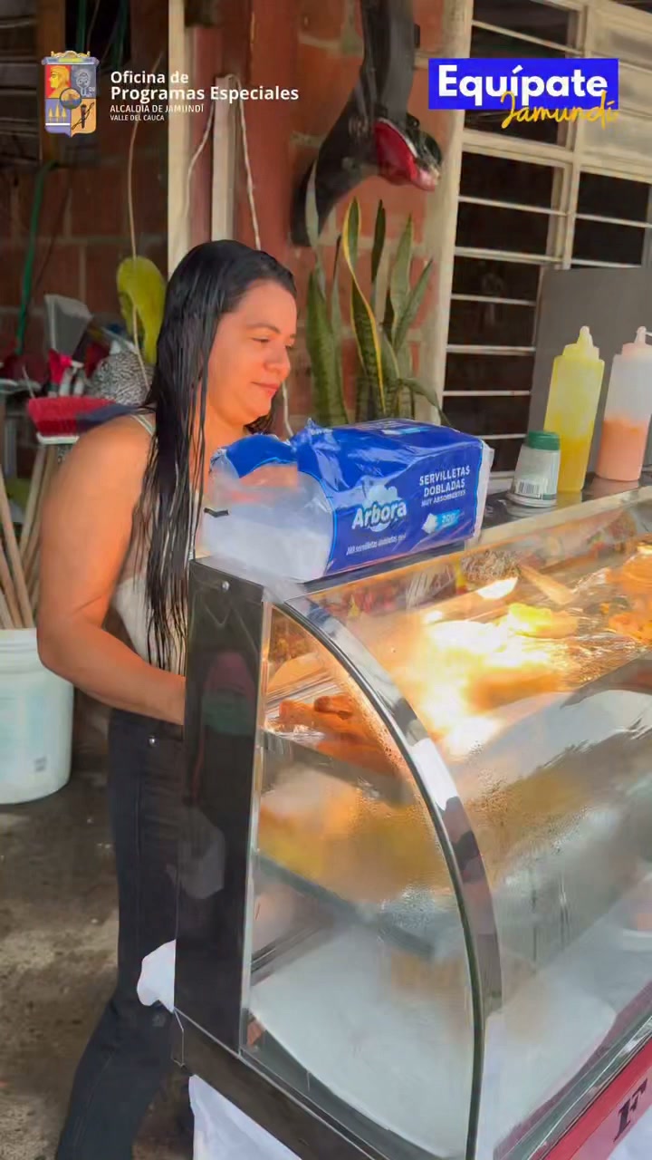 Yorman Rojas Facebook ad: Sandra, comerciante del barrio La Playita, hoy fortalece…