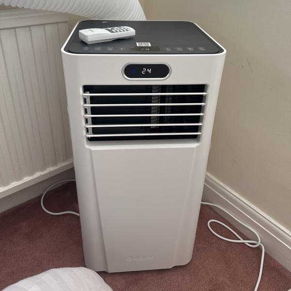 Online shopping Facebook ad: €75.99 Portable Air Conditioner