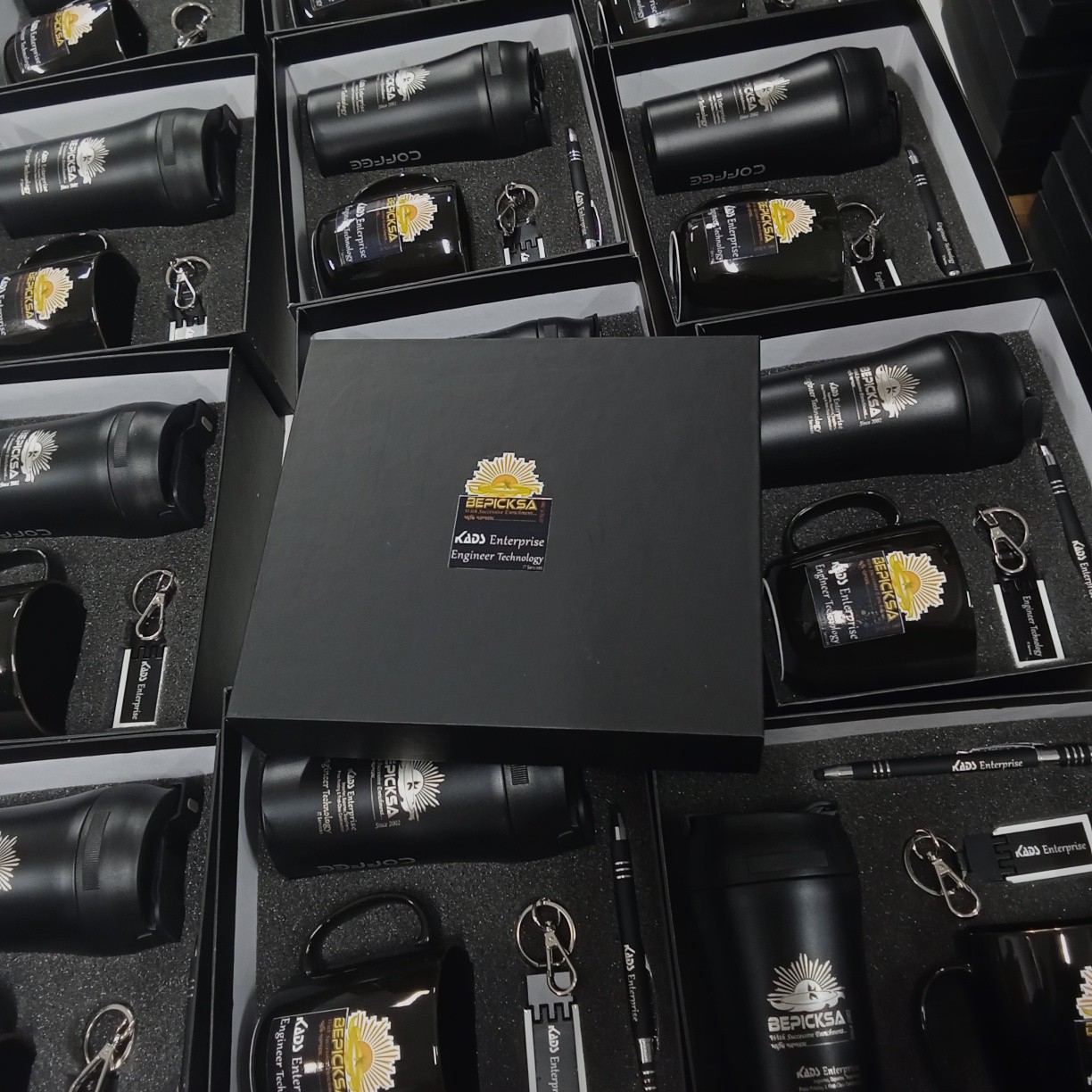 Moonzah Facebook ad: Premium Corporate Gift Set