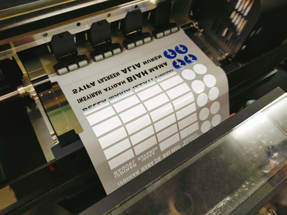 Azka Printing Facebook ad: Anda mencari kedai printing yang boleh print DTF?